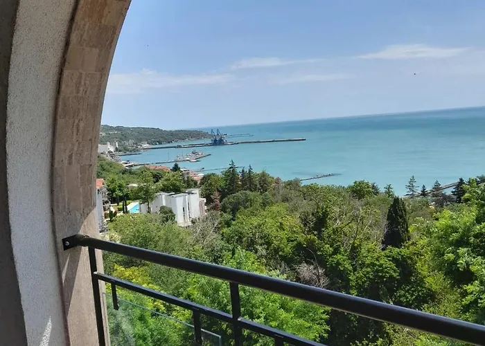 Queen's Garden Apartament