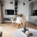 Queen's Garden Apartment *