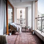 Queen's Garden Apartment *