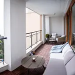 Queen's Garden Apartment *