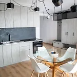 Queen's Garden Apartment *