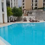 Queen's Garden Apartment *