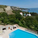 Apartment Queen's Garden Balchik