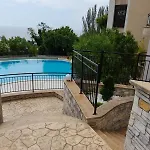 Apartment Queen's Garden Balchik