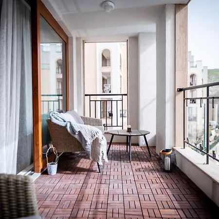 Queen's Garden Apartment *