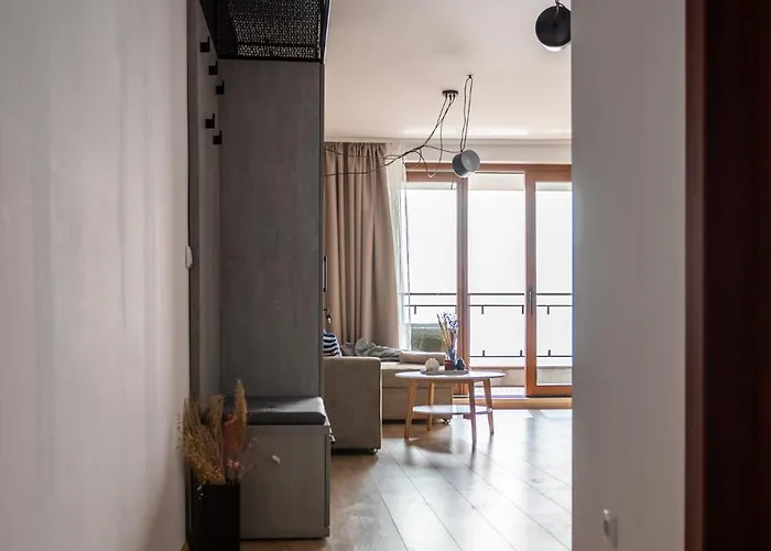 Queen's Garden Apartment