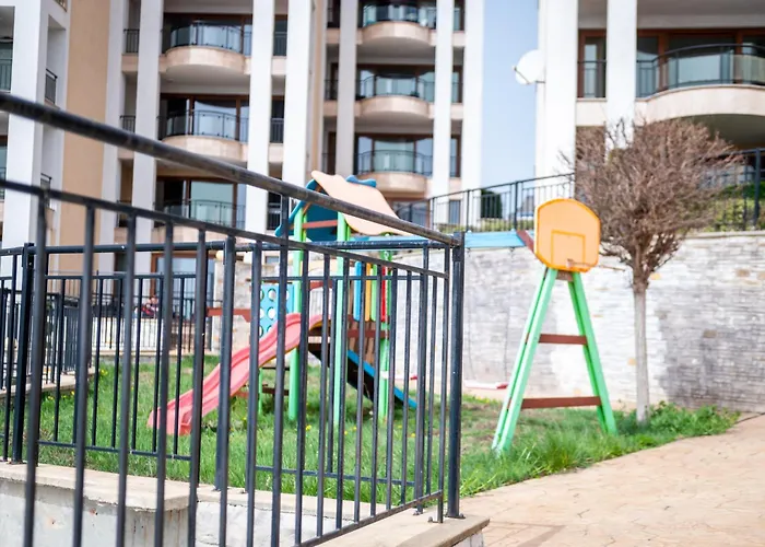 Apartment Queen's Garden Balchik