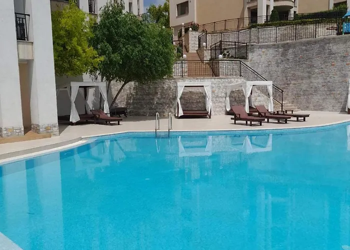 Queen's Garden Apartment *